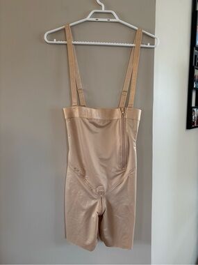NWT Shapellx Compression Shape wear size small
